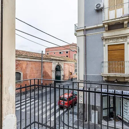 Central And Comfy Apartment Catania