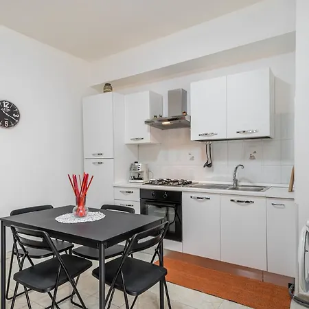 Central And Comfy Apartment Catania